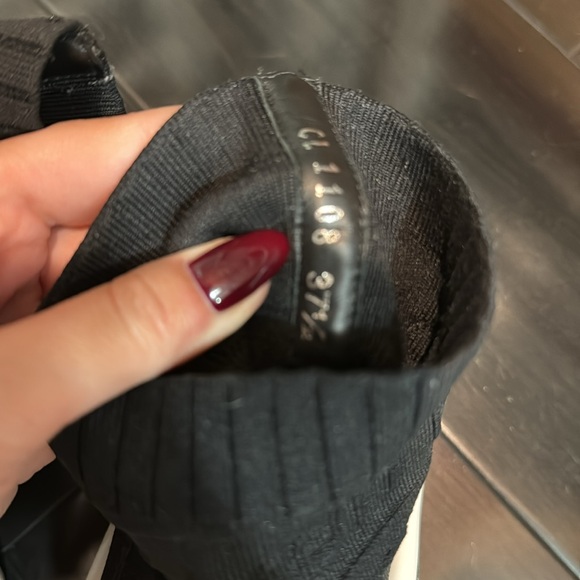 Louis Vuitton sneakers size 7.5 - Picture 6 of 6